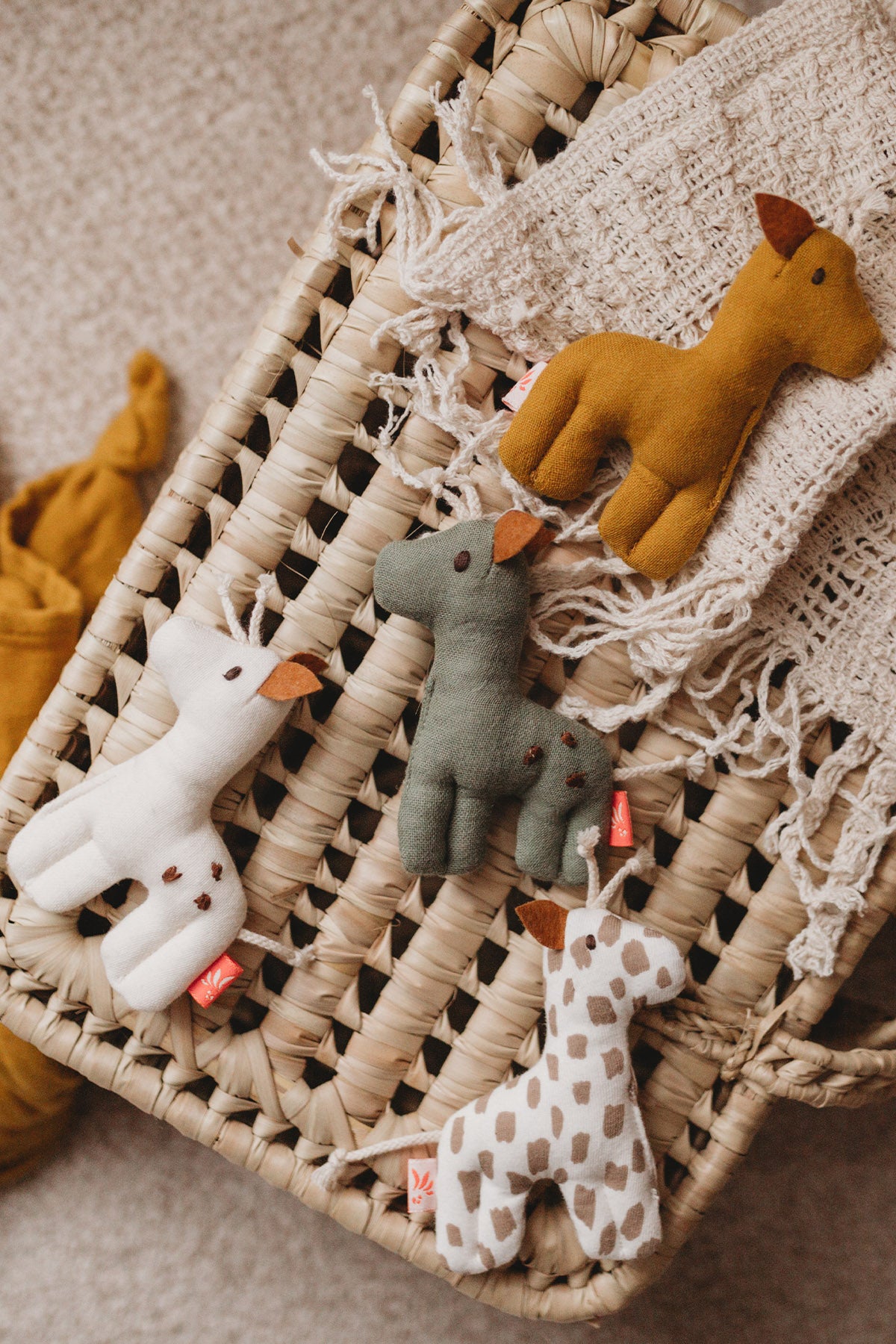 Kleine Rassel Giraffe Spots